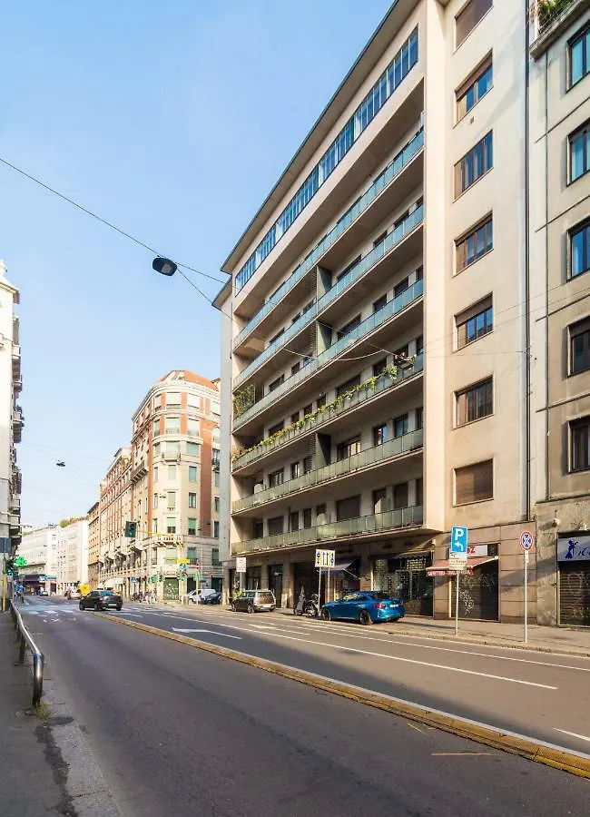 Hemeras Boutique Homes - Large Design Apartment Near Duomo Cathedral Milão 0*,  Itália