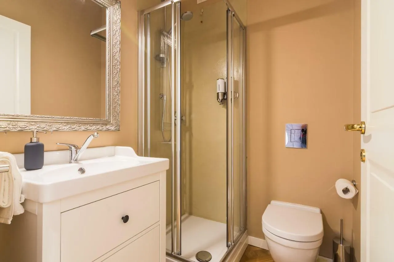 Hemeras Boutique Homes - Large Design Apartment Near Duomo Cathedral Milão