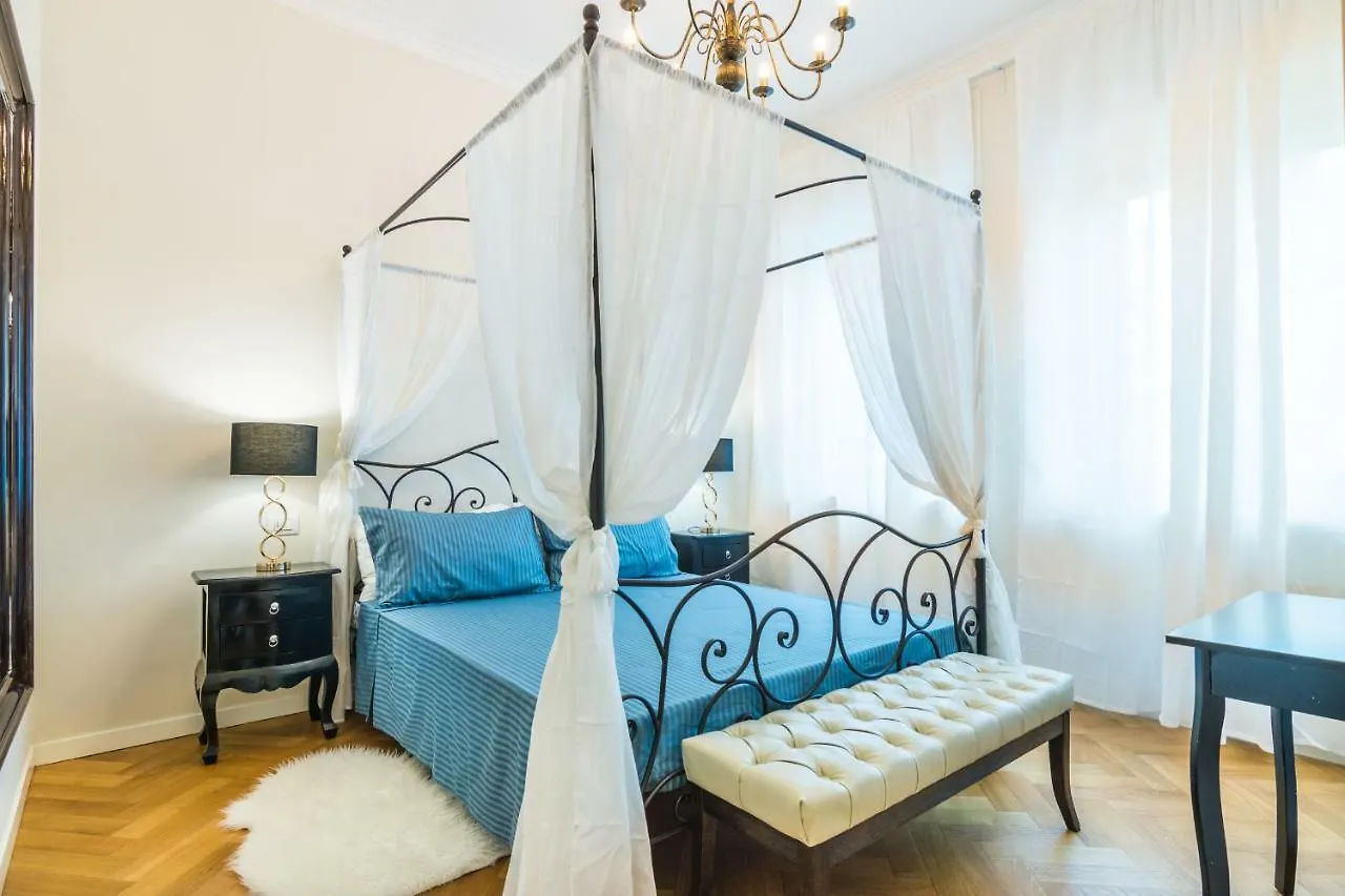 Hemeras Boutique Homes - Large Design Apartment Near Duomo Cathedral Milão 0*,  Itália