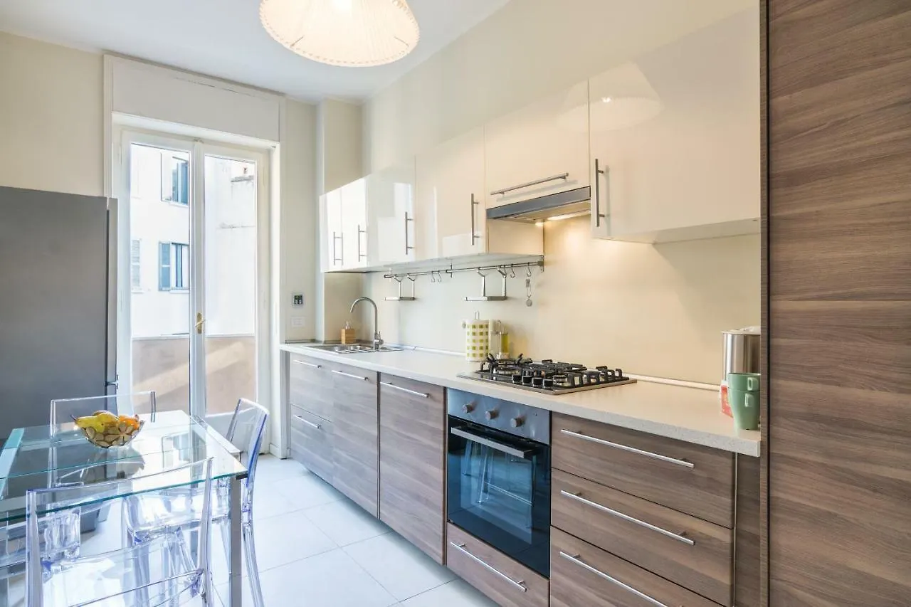 Hemeras Boutique Homes - Large Design Apartment Near Duomo Cathedral Milão