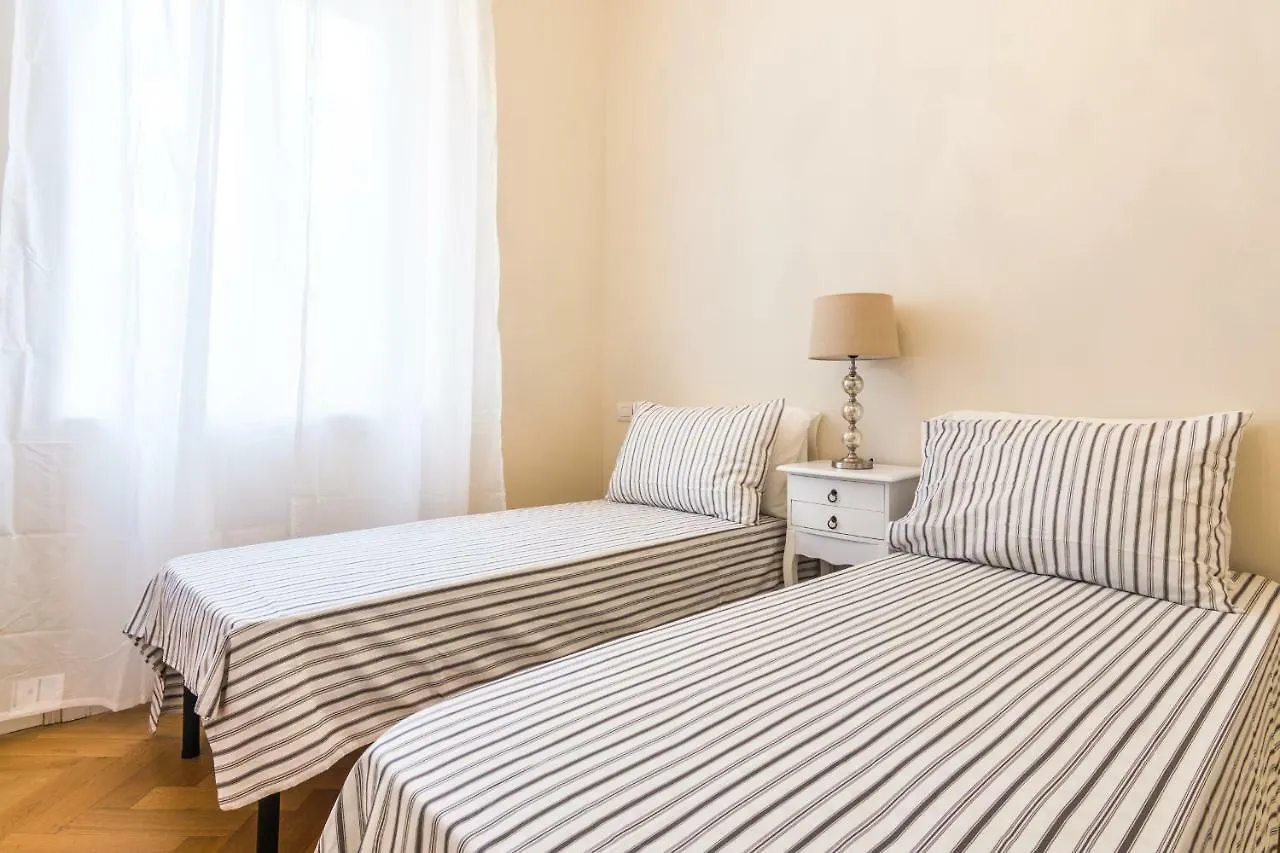 Hemeras Boutique Homes - Large Design Apartment Near Duomo Cathedral Milão Itália