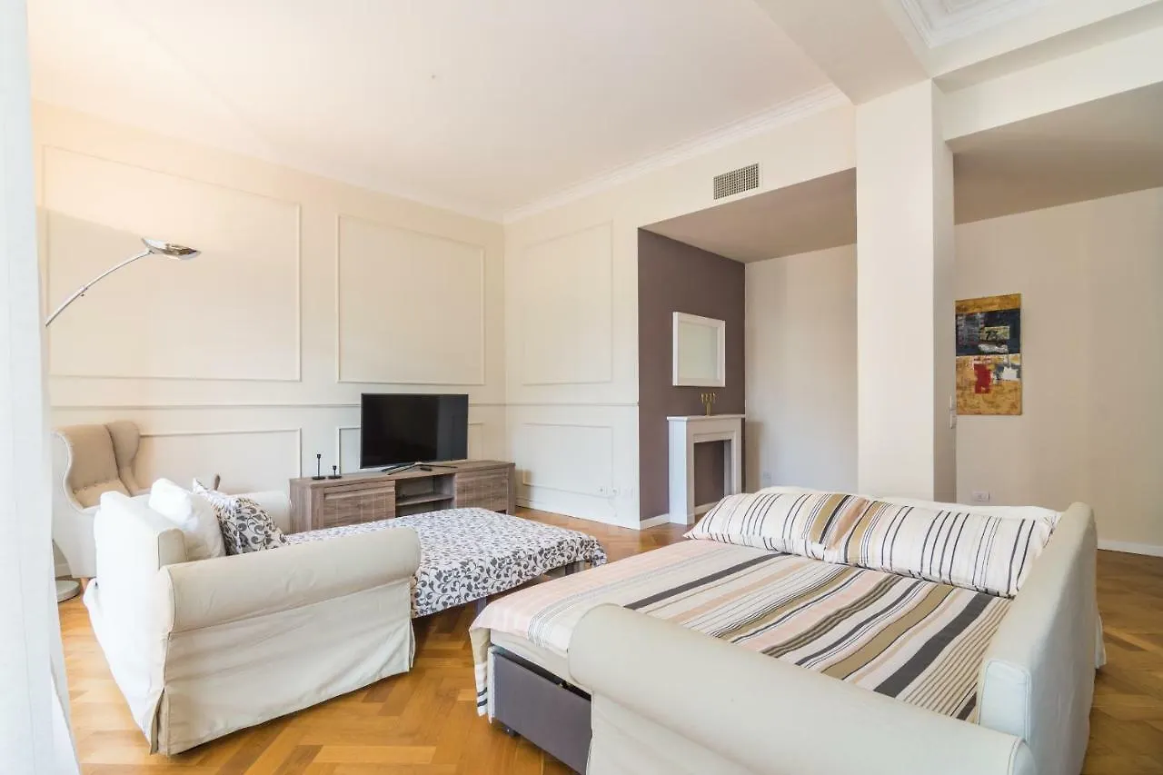 Hemeras Boutique Homes - Large Design Apartment Near Duomo Cathedral Milão Itália