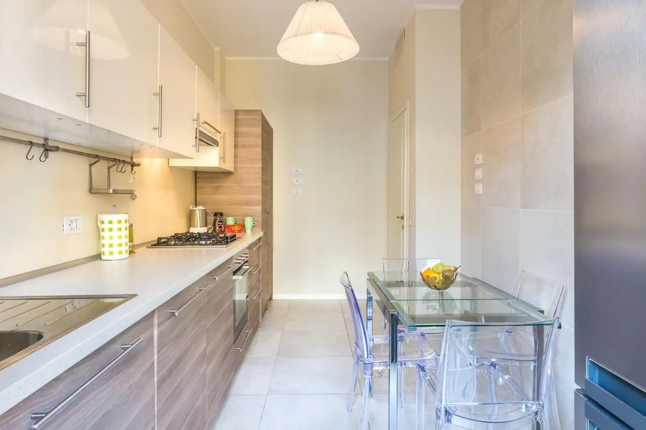 Hemeras Boutique Homes - Large Design Apartment Near Duomo Cathedral Milão