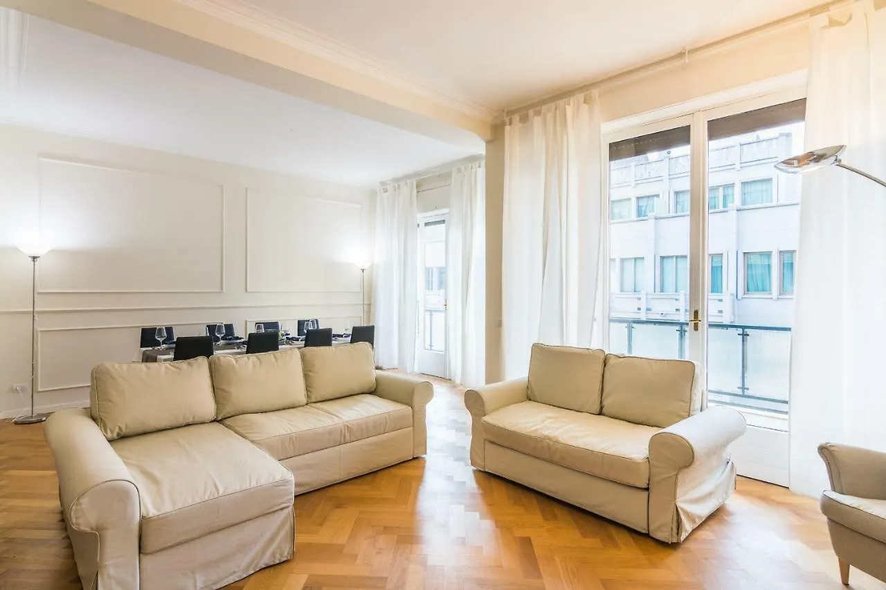 Hemeras Boutique Homes - Large Design Apartment Near Duomo Cathedral Milão